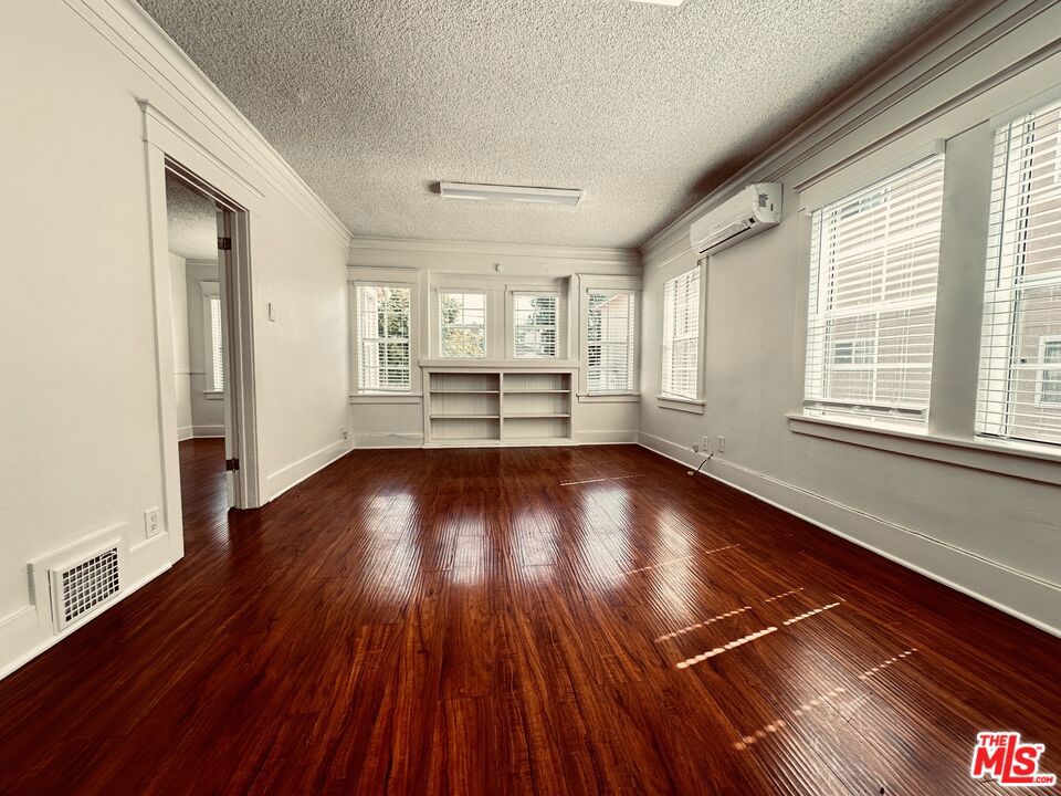890 Crenshaw Boulevard Property Photo 8