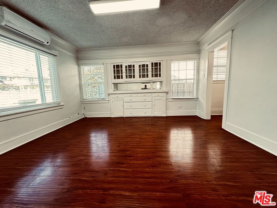 890 Crenshaw Boulevard Property Photo 10