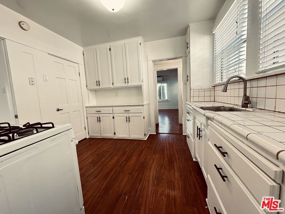 890 Crenshaw Boulevard Property Photo 14