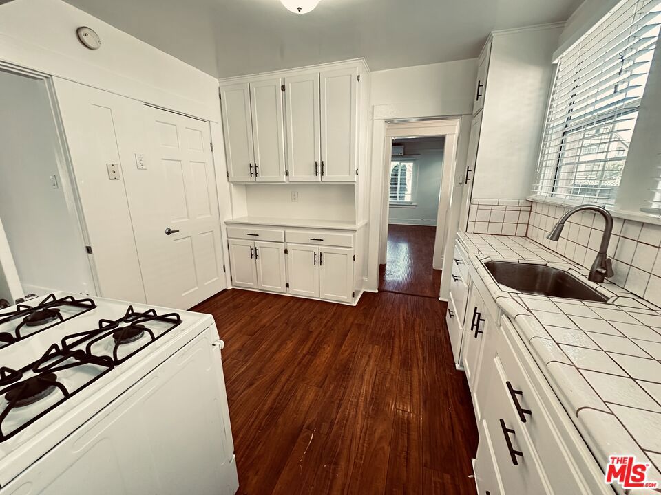 890 Crenshaw Boulevard Property Photo 15