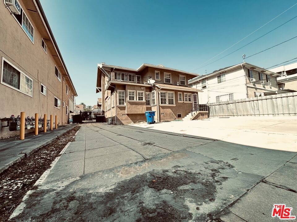 890 Crenshaw Boulevard Property Photo 19