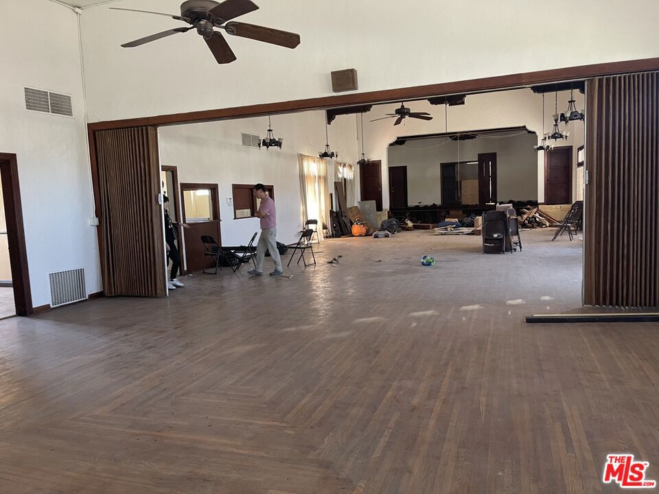 6711 Beach Boulevard Property Photo 2