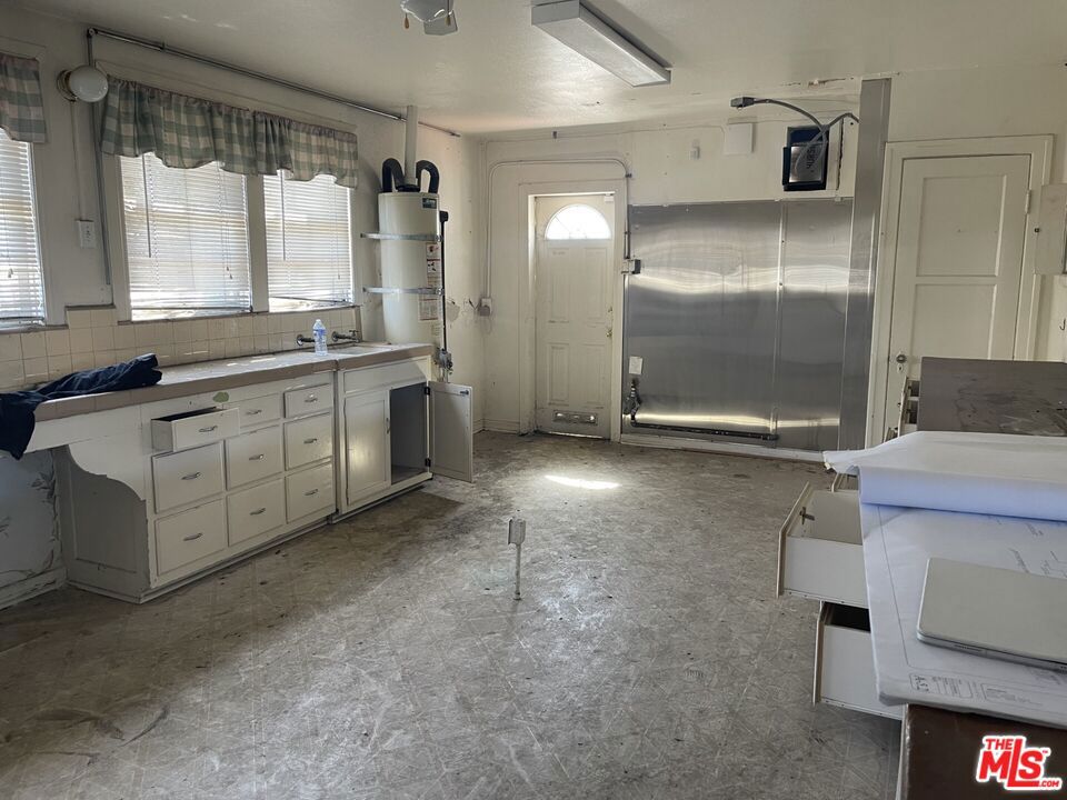 6711 Beach Boulevard Property Photo 3