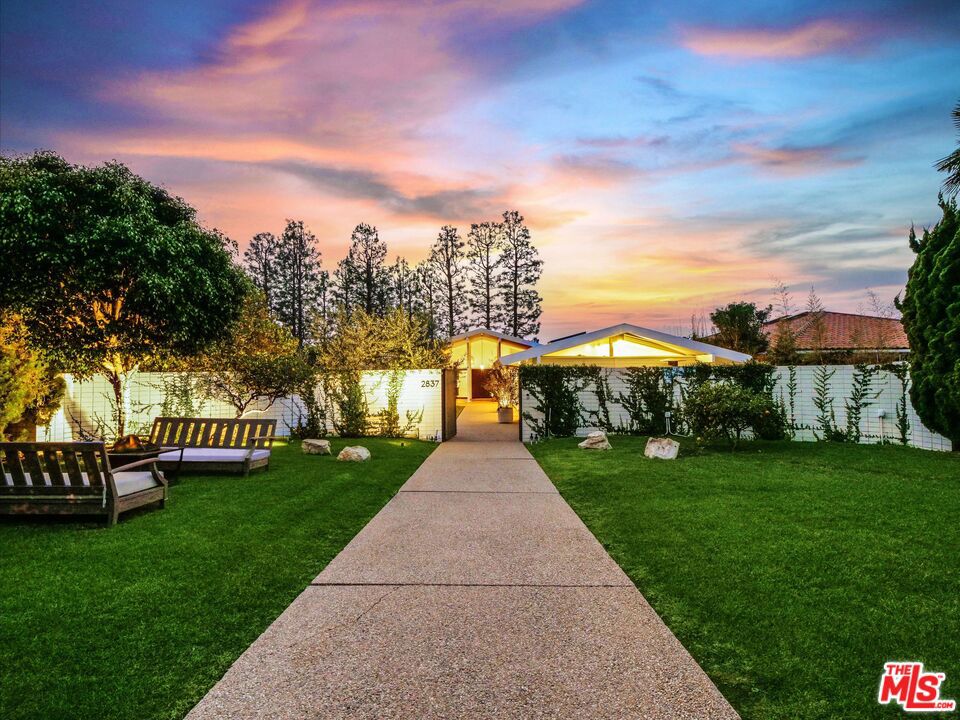 2837 Palos Verdes Drive West Property Photo 1