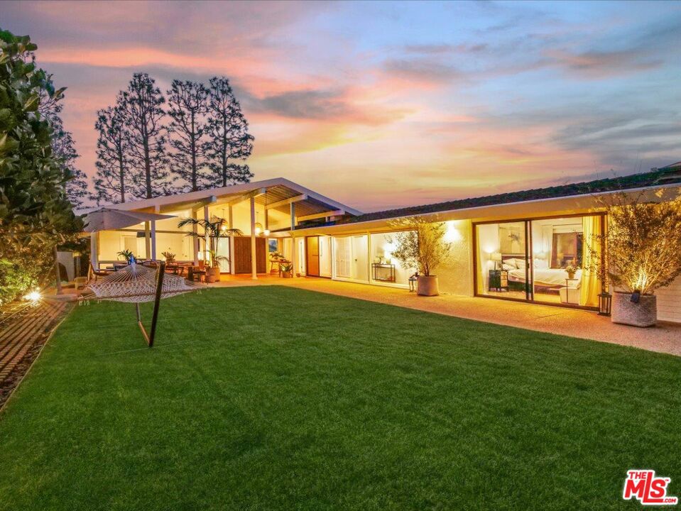 2837 Palos Verdes Drive West Property Photo 3