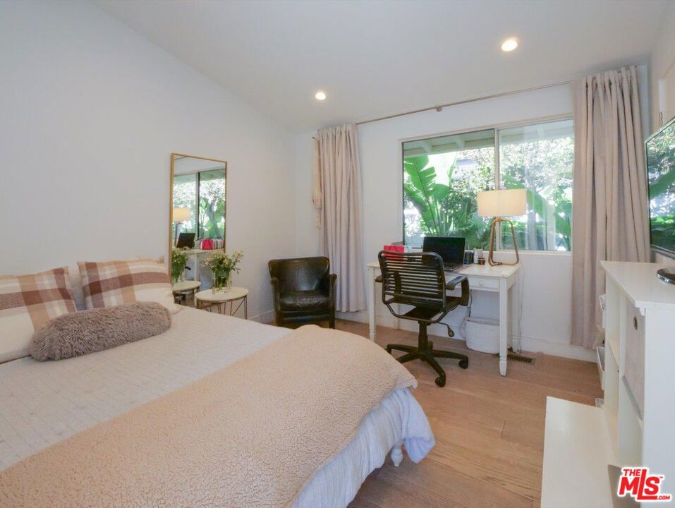 2837 Palos Verdes Drive West Property Photo 16