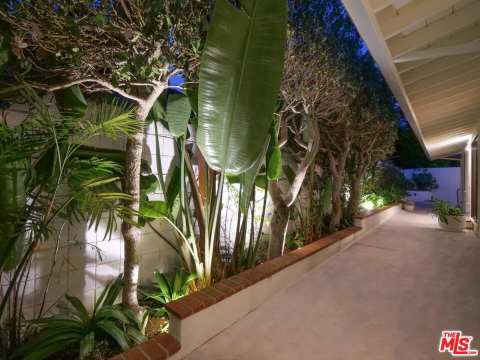 2837 Palos Verdes Drive West Property Photo 21