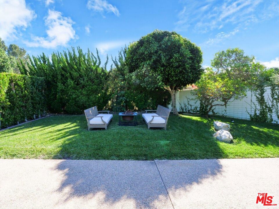 2837 Palos Verdes Drive West Property Photo 25
