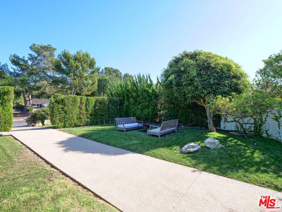 2837 Palos Verdes Drive West Property Photo 26