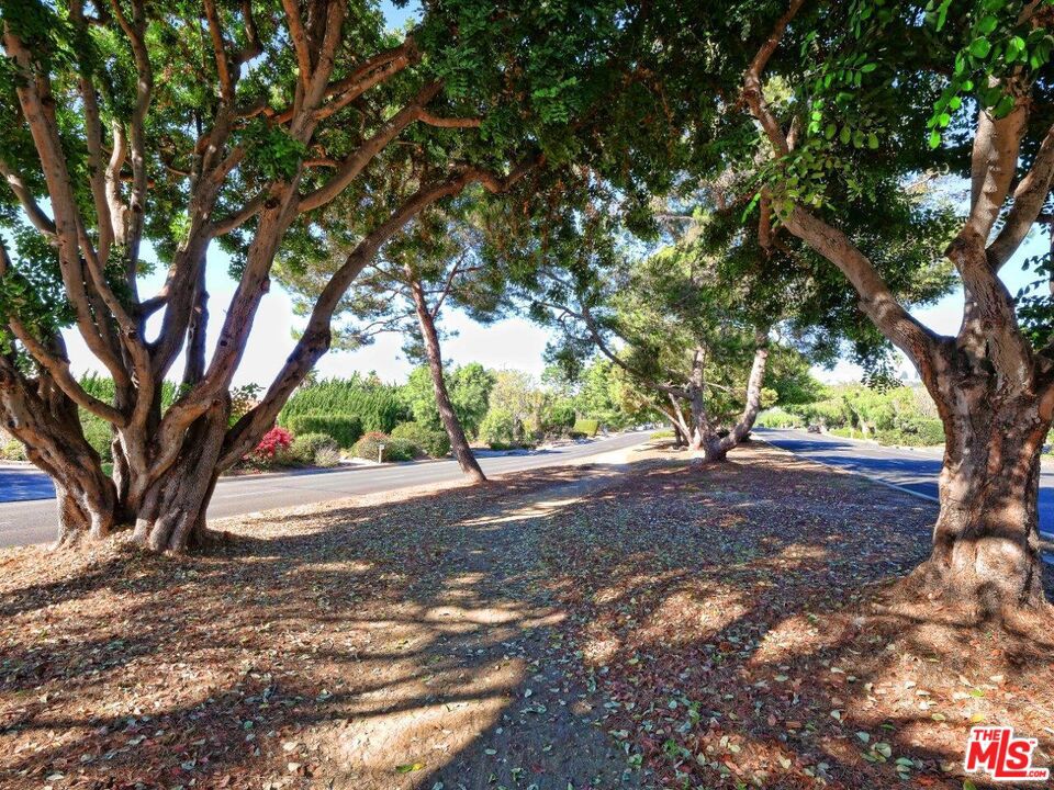 2837 Palos Verdes Drive West Property Photo 31