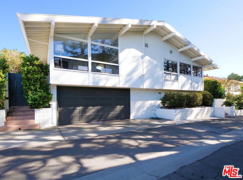 2837 Palos Verdes Drive West Property Photo 32