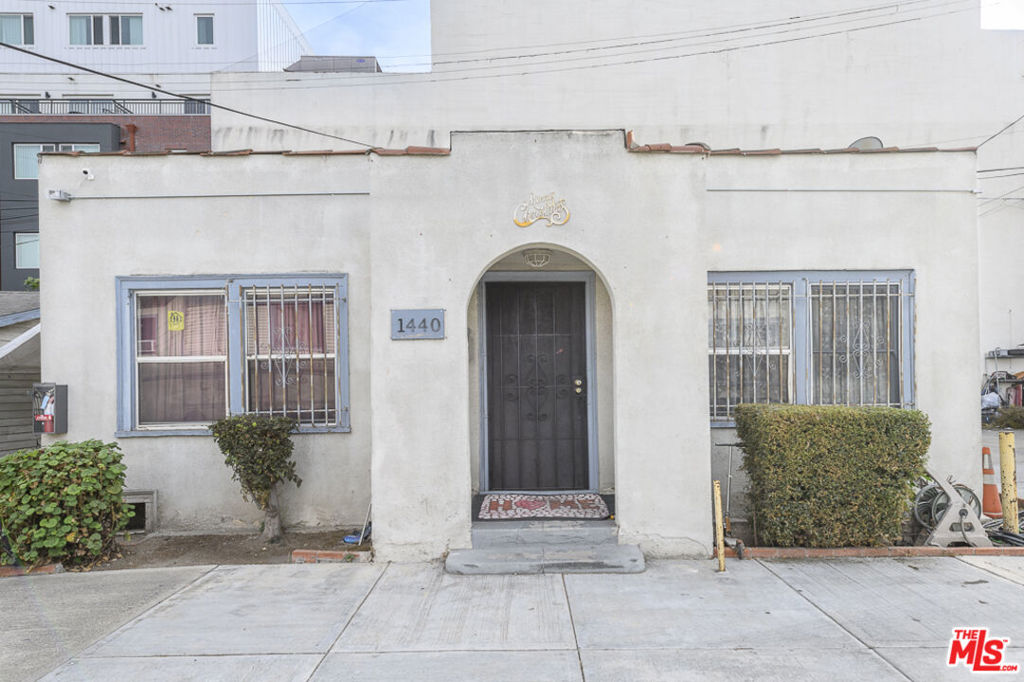 1438 W 25th Street Property Photo 2