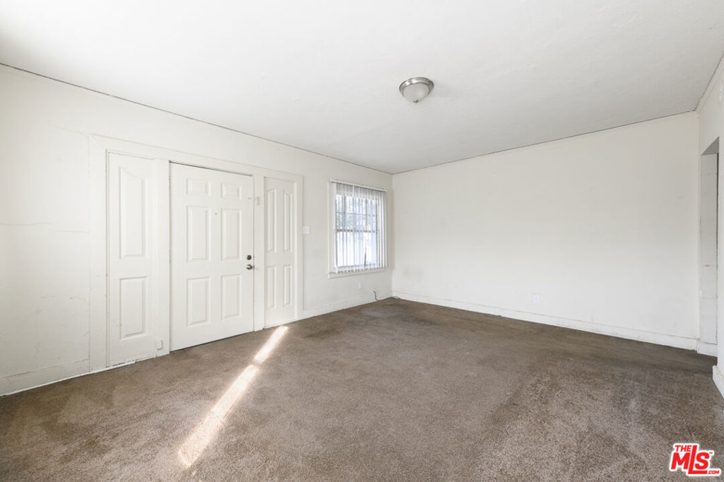 1438 W 25th Street Property Photo 5