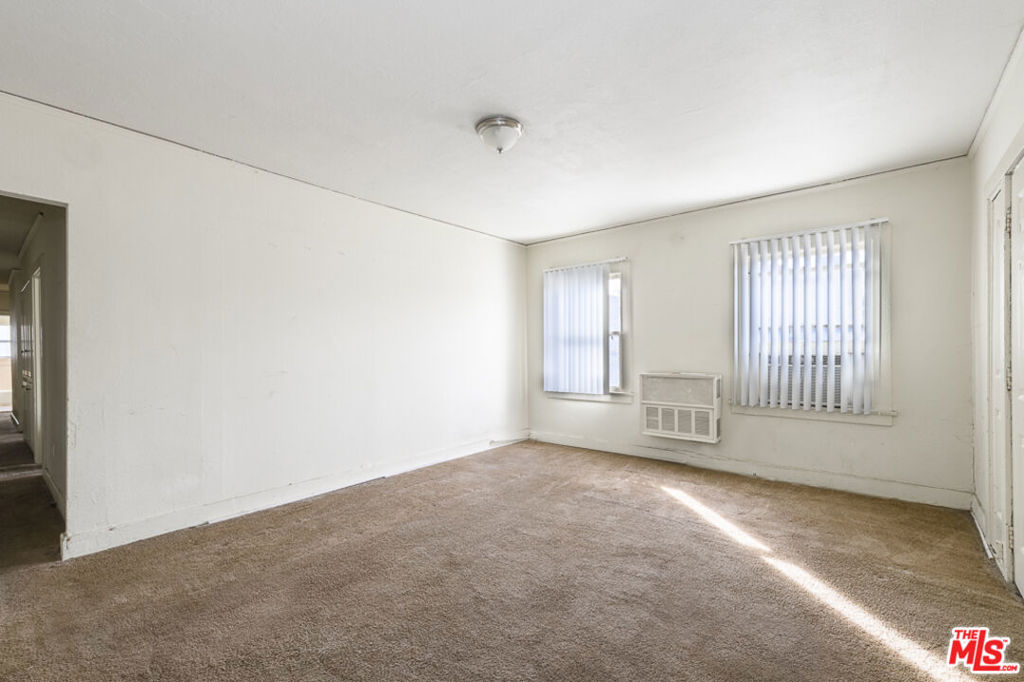 1438 W 25th Street Property Photo 6