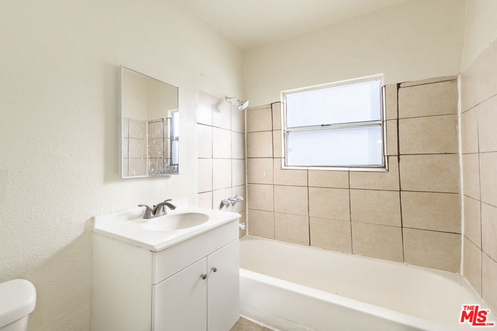 1438 W 25th Street Property Photo 11