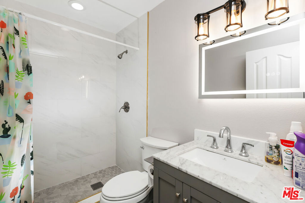 17556 Wayne Avenue Property Photo 17