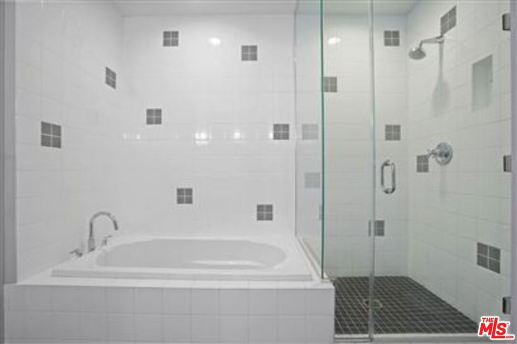 1100 Wilshire 3404 Property Photo 4