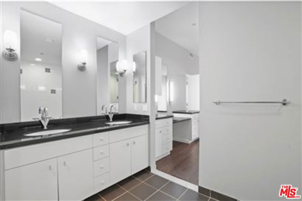 1100 Wilshire 3404 Property Photo 5