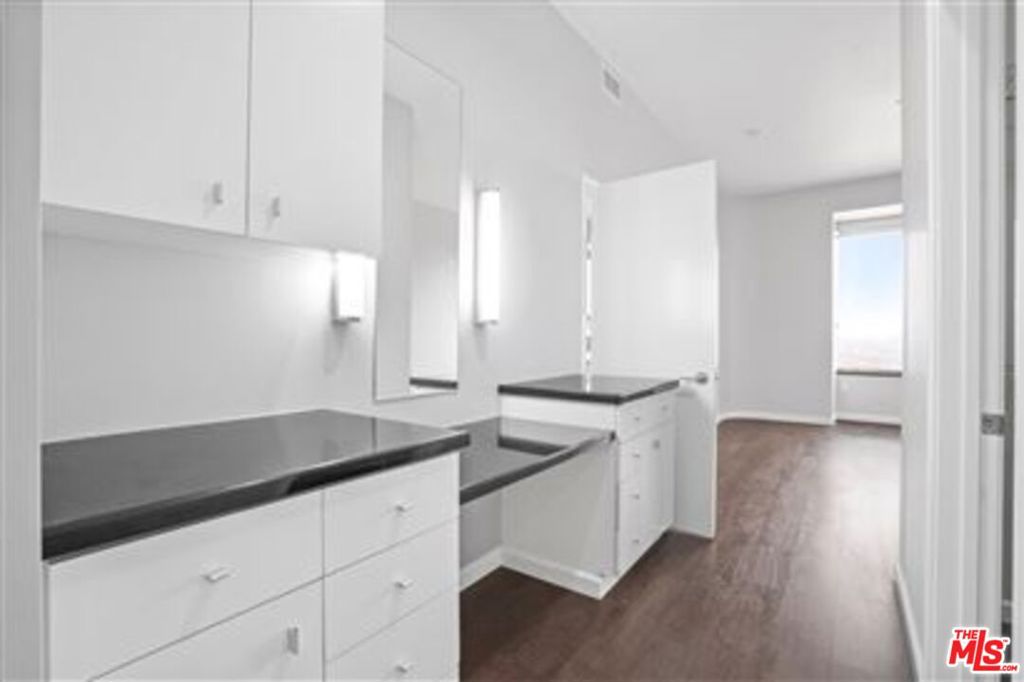 1100 Wilshire 3404 Property Photo 6
