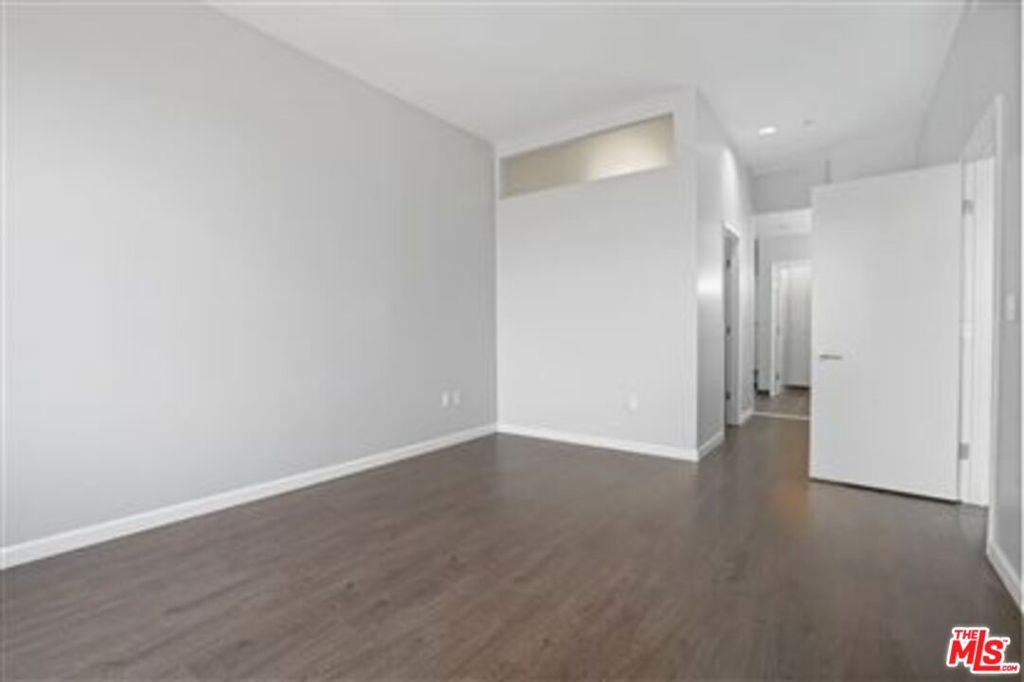 1100 Wilshire 3404 Property Photo 11