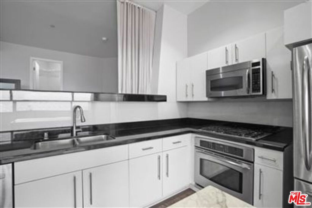 1100 Wilshire 3404 Property Photo 34