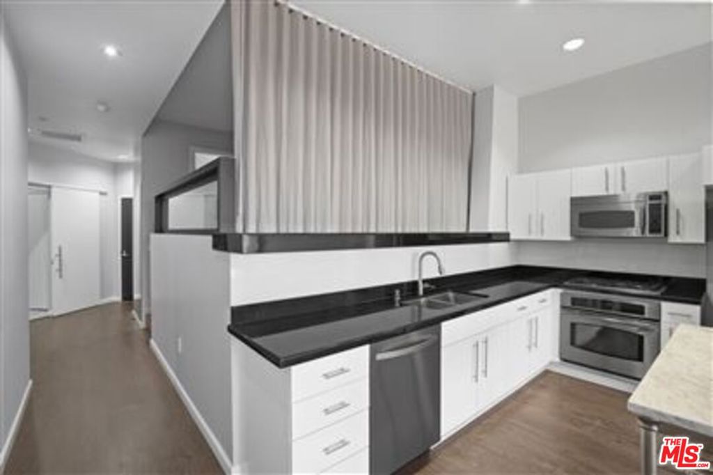 1100 Wilshire 3404 Property Photo 55