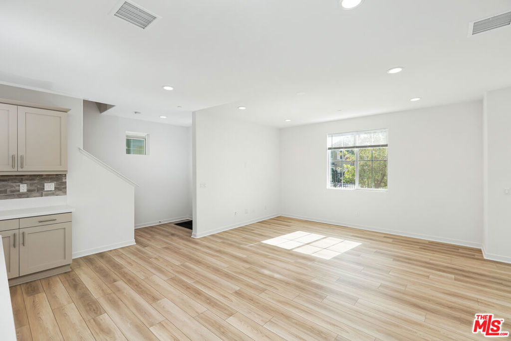 13889 Bell Way Property Photo 8