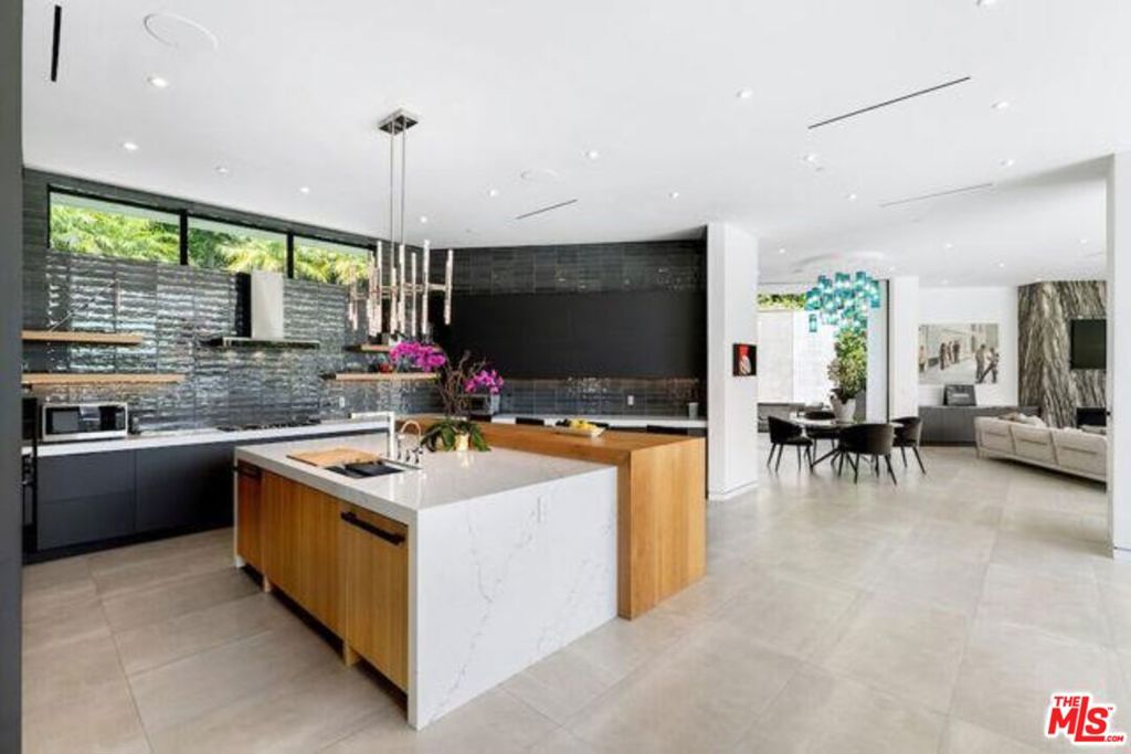 24462947 Property Photo 23