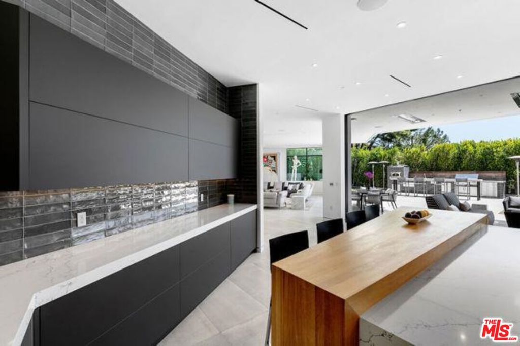 24462947 Property Photo 24