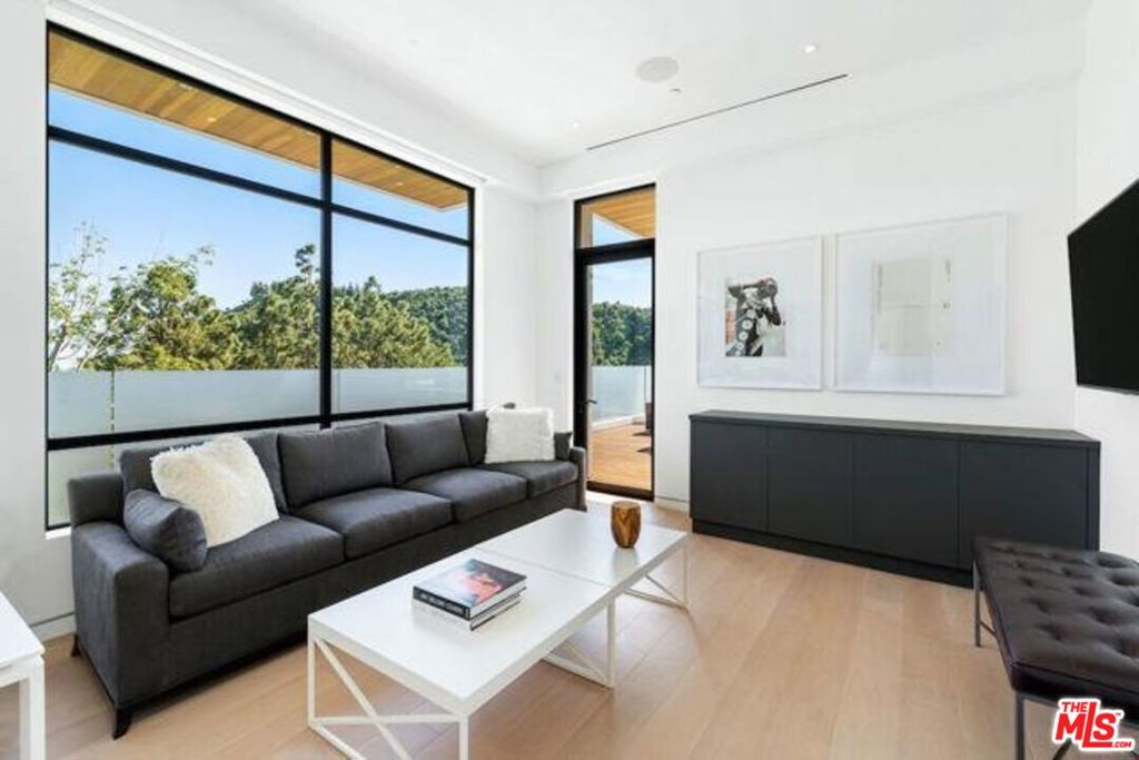 24462947 Property Photo 35