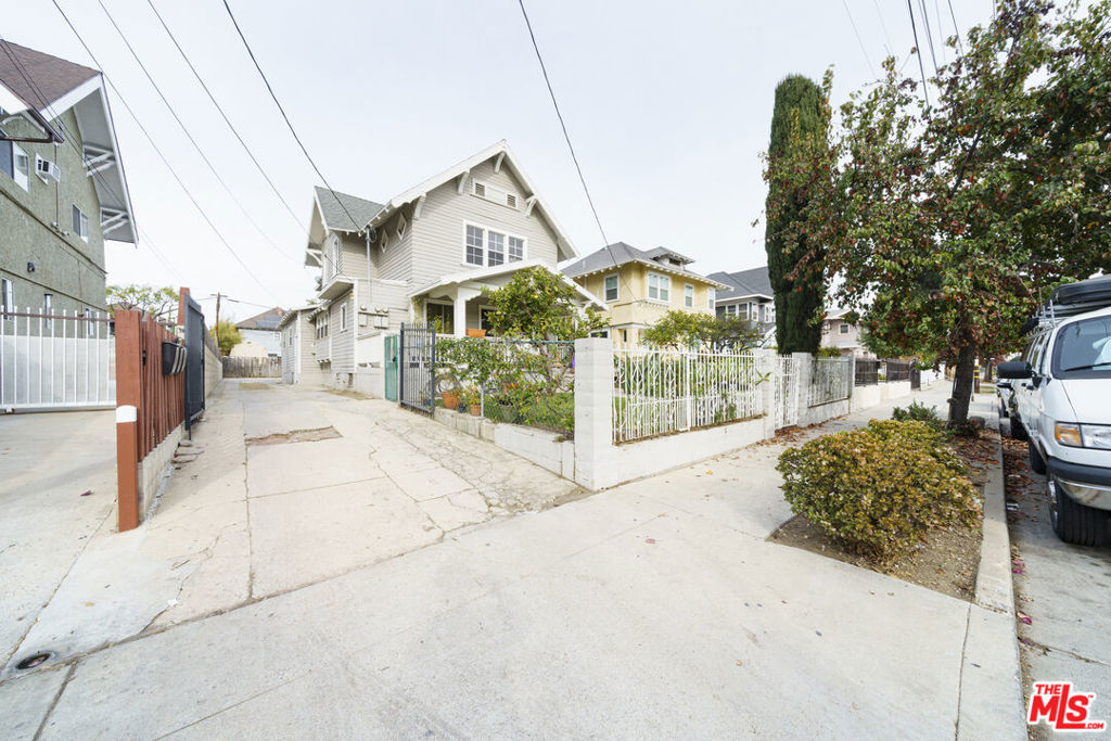 1677 W 24th Street Property Photo 2