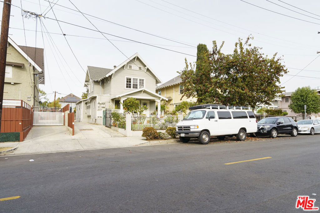 1677 W 24th Street Property Photo 3