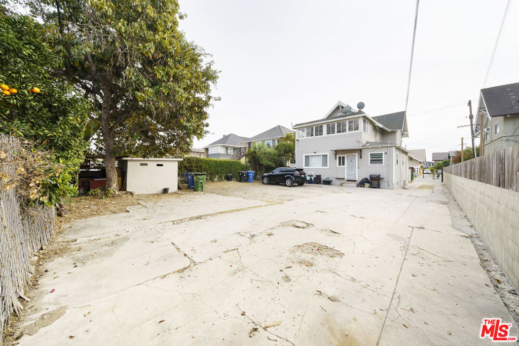 1677 W 24th Street Property Photo 4