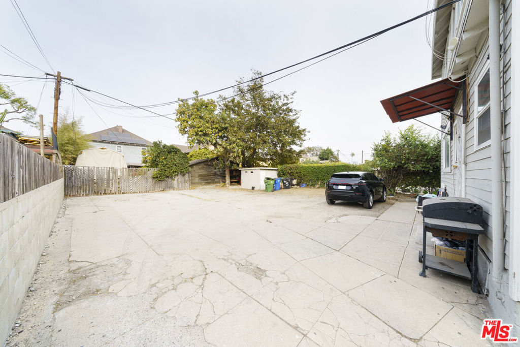 1677 W 24th Street Property Photo 5