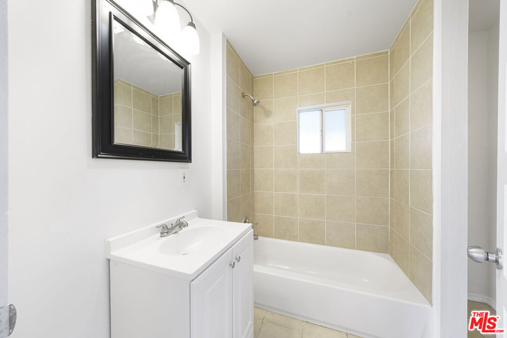 1677 W 24th Street Property Photo 17