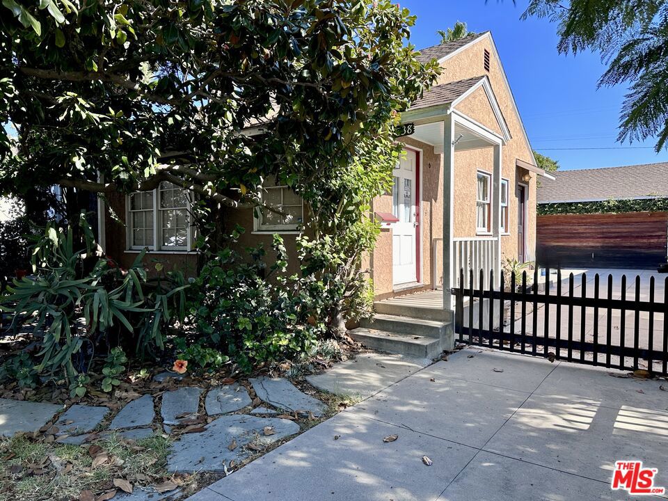 7838 Truxton Avenue Property Photo 1