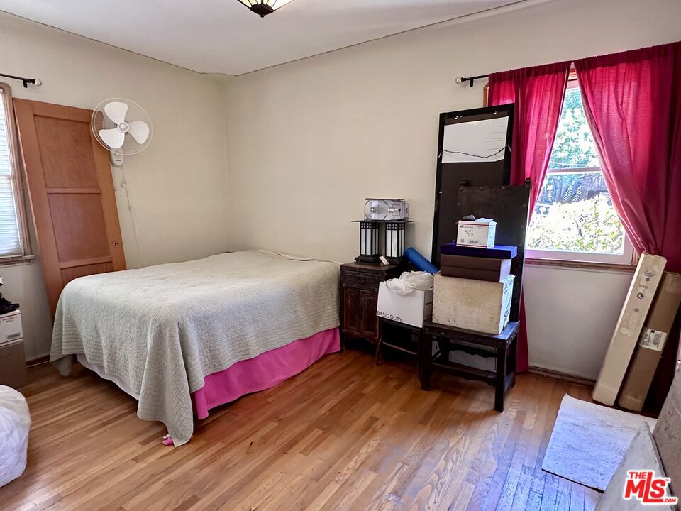 7838 Truxton Avenue Property Photo 5