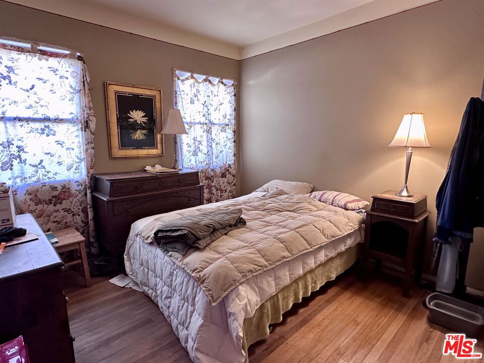 7838 Truxton Avenue Property Photo 6