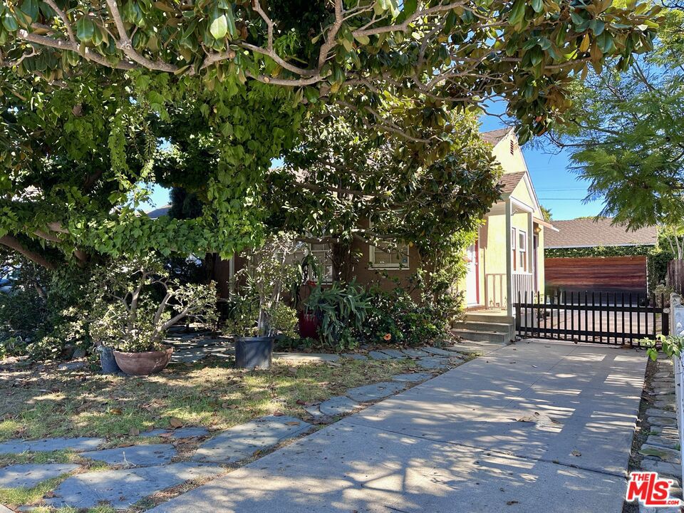 7838 Truxton Avenue Property Photo 11