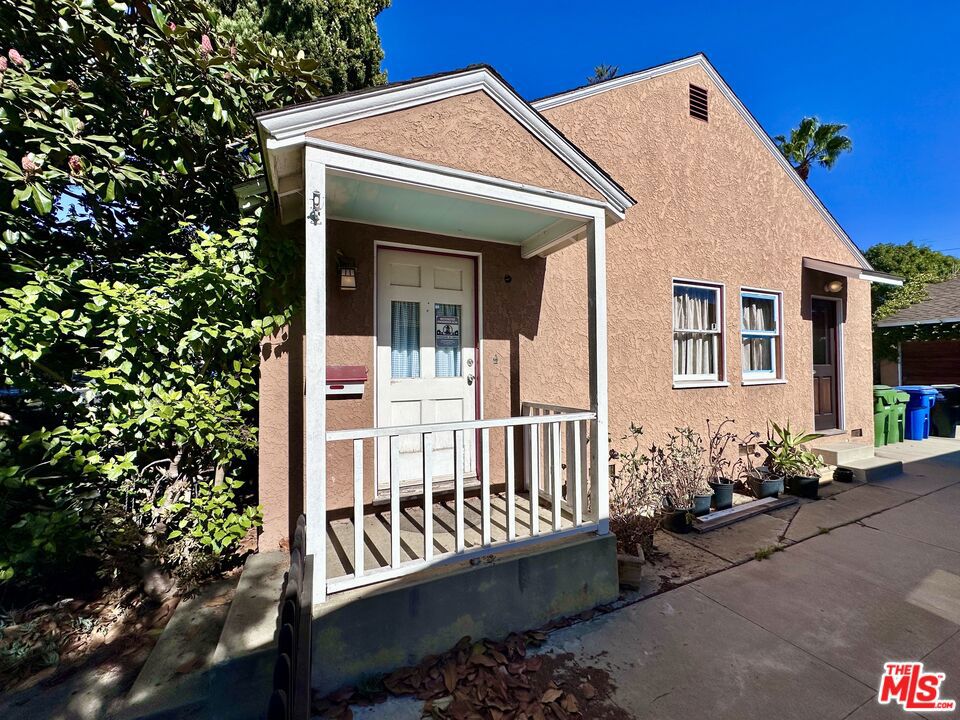 7838 Truxton Avenue Property Photo 12