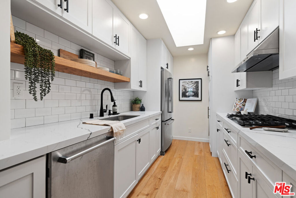 11928 Kiowa Avenue 302 Property Photo 9