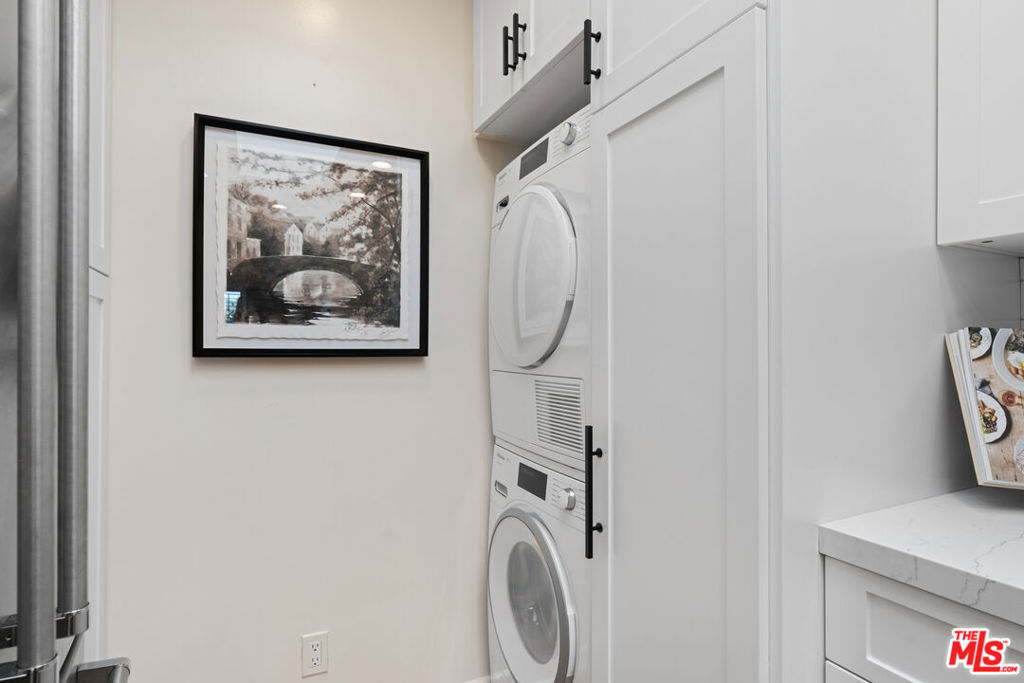 11928 Kiowa Avenue 302 Property Photo 10