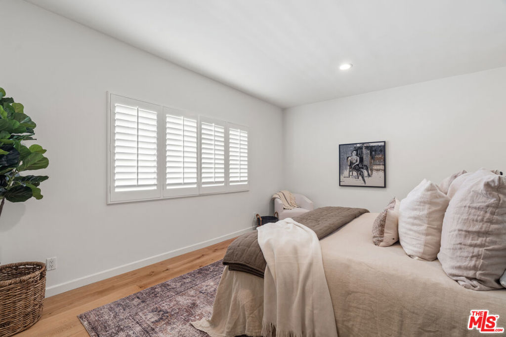 11928 Kiowa Avenue 302 Property Photo 14