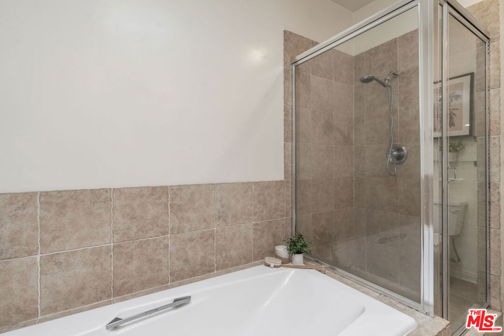 11928 Kiowa Avenue 302 Property Photo 17