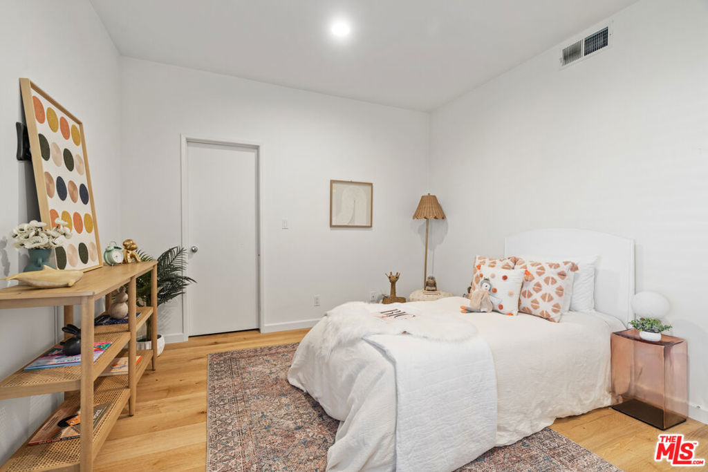 11928 Kiowa Avenue 302 Property Photo 19