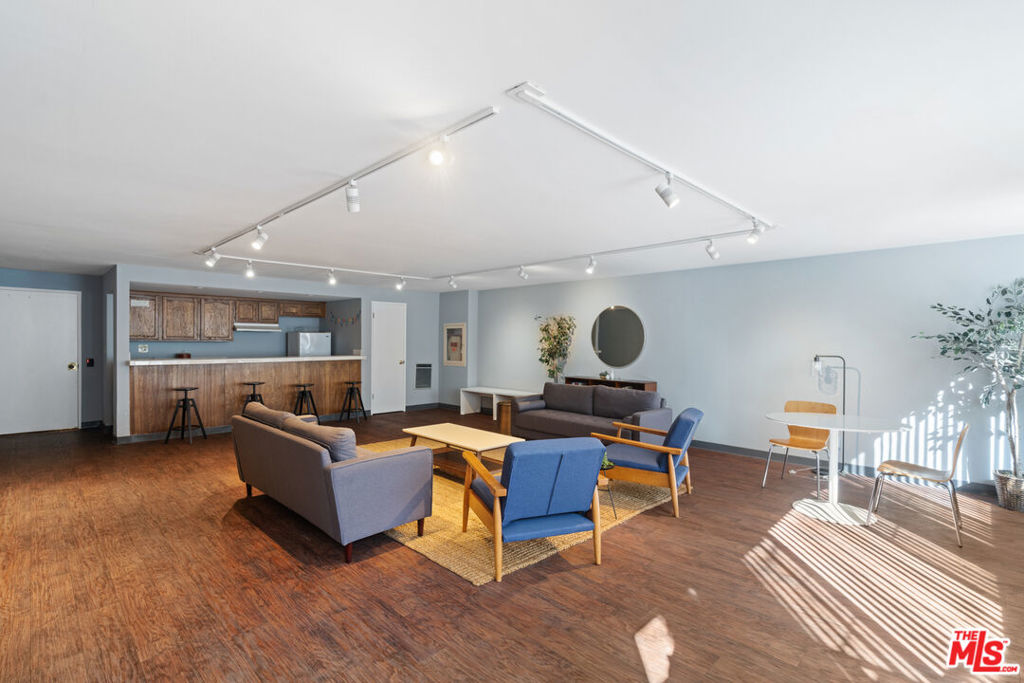 11928 Kiowa Avenue 302 Property Photo 24