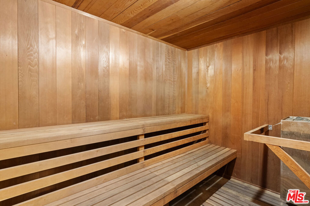 11928 Kiowa Avenue 302 Property Photo 25