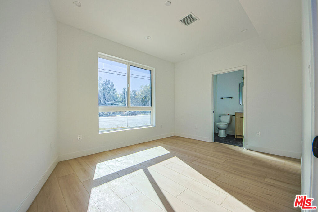 6401 Odessa Avenue Property Photo 14
