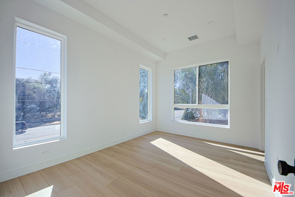 6401 Odessa Avenue Property Photo 22