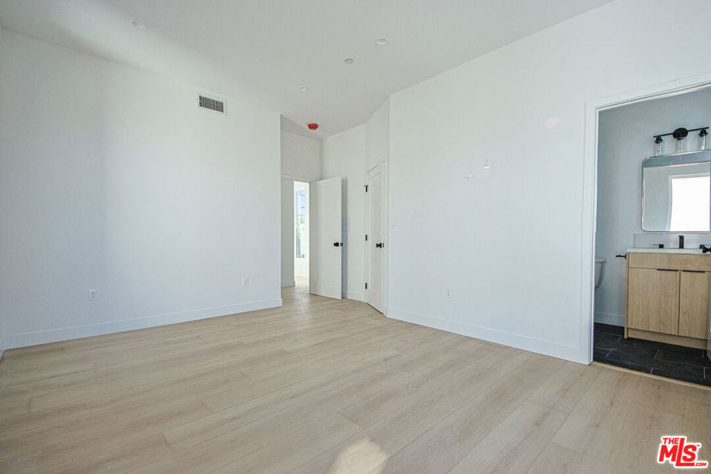 6401 Odessa Avenue Property Photo 48